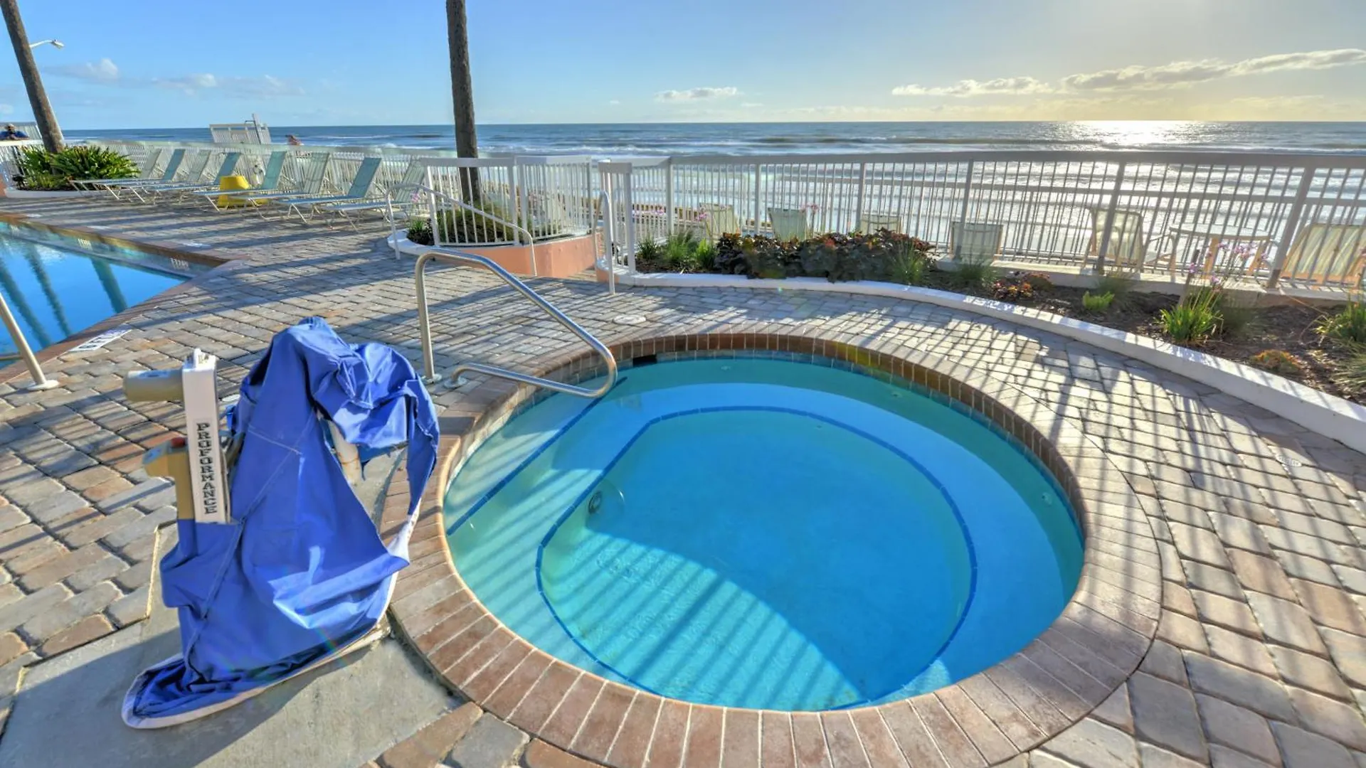 Bahama House - Daytona Beach Shores