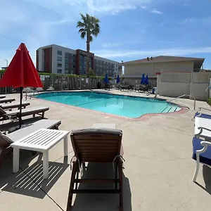 https://howard-johnson-on-east-tropicana-las-vegas-near-t.las-vegashotels.net