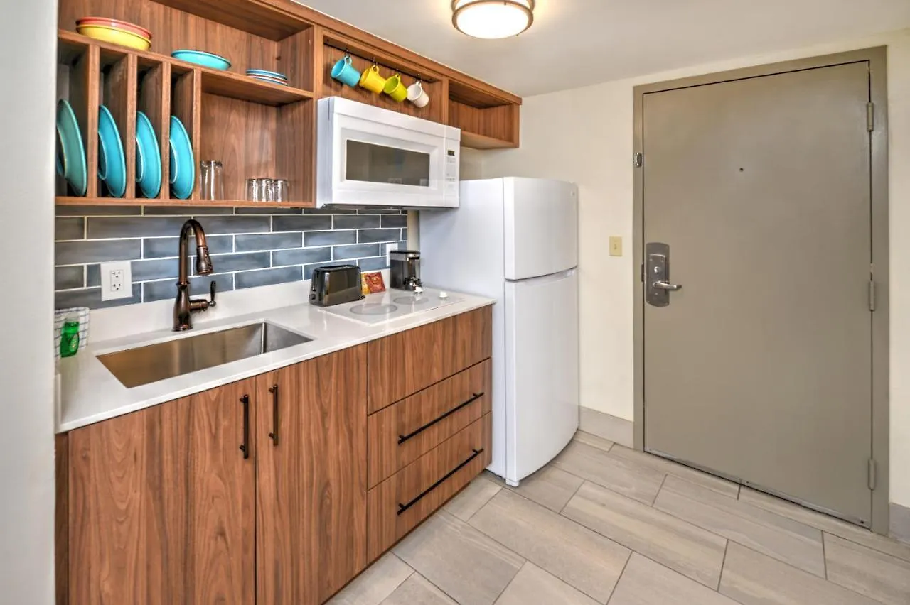 Bahama House - Daytona Beach Shores Hotel